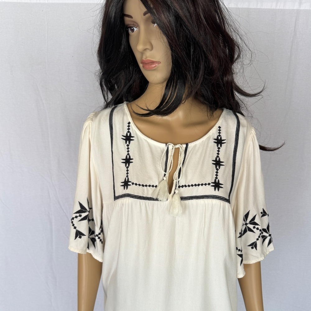 Old Navy crème & black Top